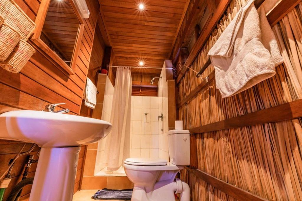 Chez Maggie Hotel & Restaurant Морондава Екстериор снимка